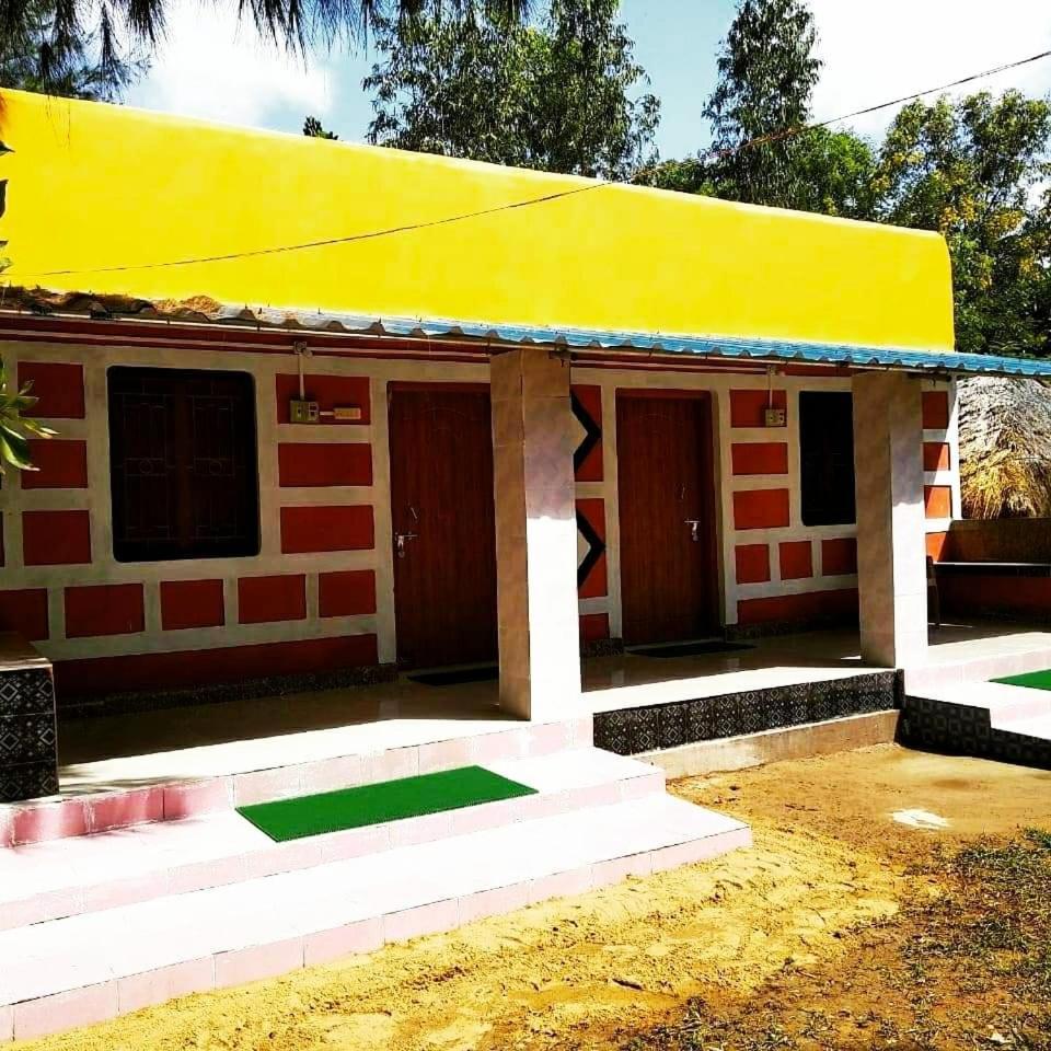Estuarine Village Resort Sātabhāya Exterior foto